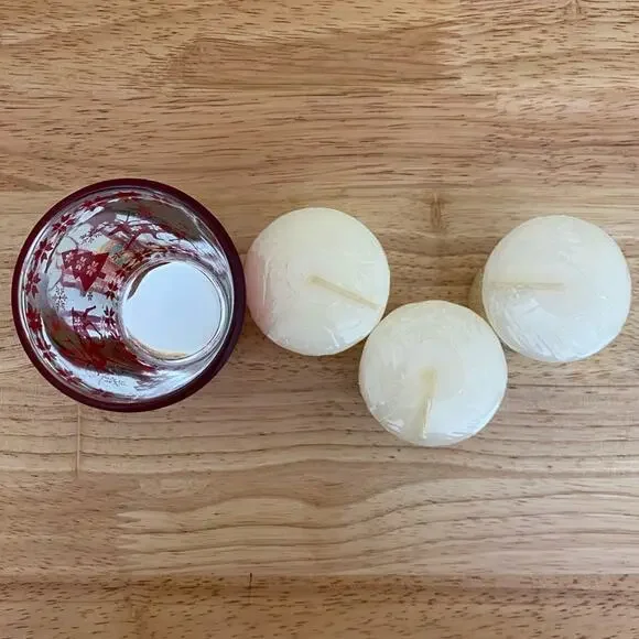 Yankee Candle Small Sugared Apple Candles and Holiday Themed Candle Holder - Picture 6 of 6